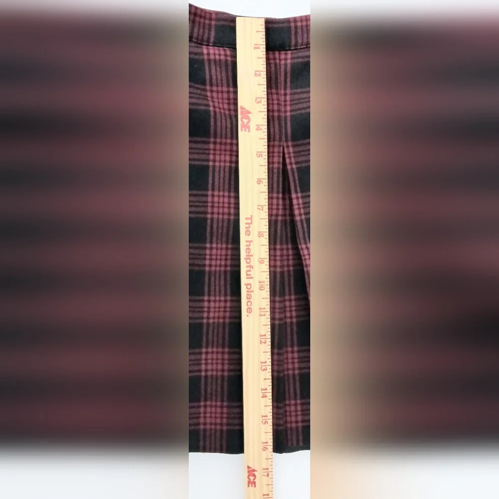 H&M Women's Plaid Mini Skirt Womens Size 6 Black & Red Y2K Dark Academia Pleated